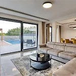 Lela - Heated Pool, Sauna, Bbq, Activities *