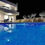 Lela - Heated Pool, Sauna, Bbq, Activities Βίλα *