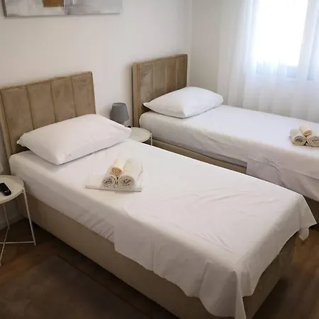 Lela - Heated Pool, Sauna, Bbq, Activities Villa