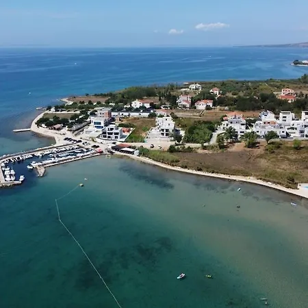 Lela - Heated Pool, Sauna, Bbq, Activites *