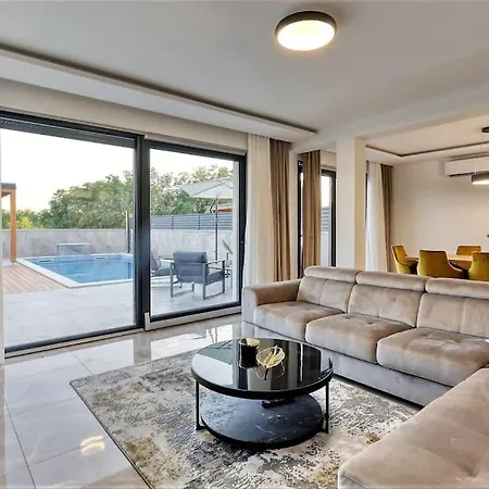 Lela - Heated Pool, Sauna, Bbq, Activites *