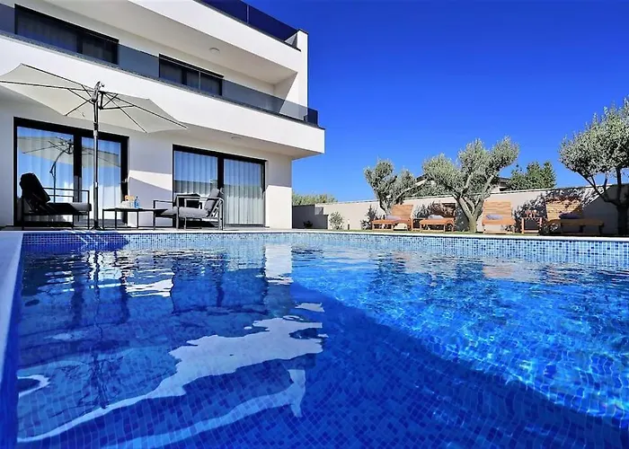 Lela - Heated Pool, Sauna, Bbq, Activities Vila