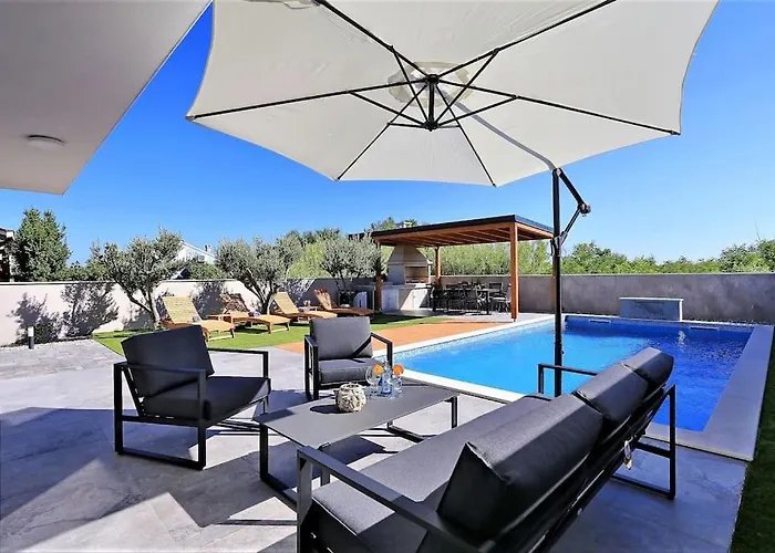Lela - Heated Pool, Sauna, Bbq, Activities فيلة