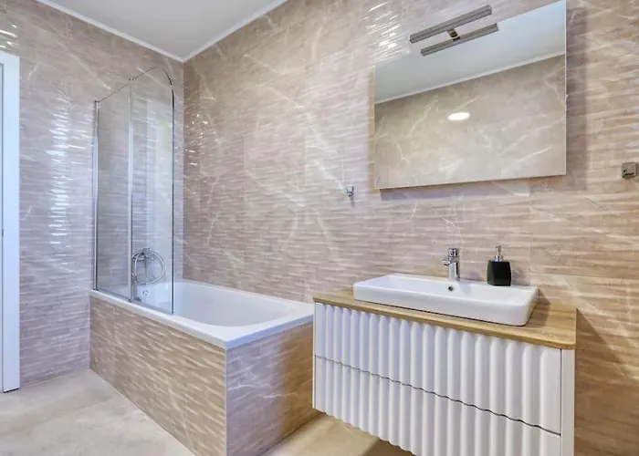 Lela - Heated Pool, Sauna, Bbq, Activities فيلة بريفلاكا