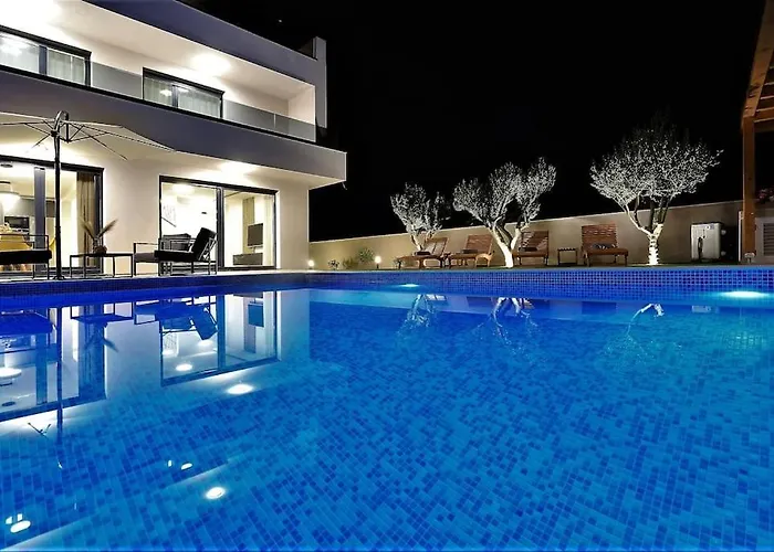 Lela - Heated Pool, Sauna, Bbq, Activities فيلة *