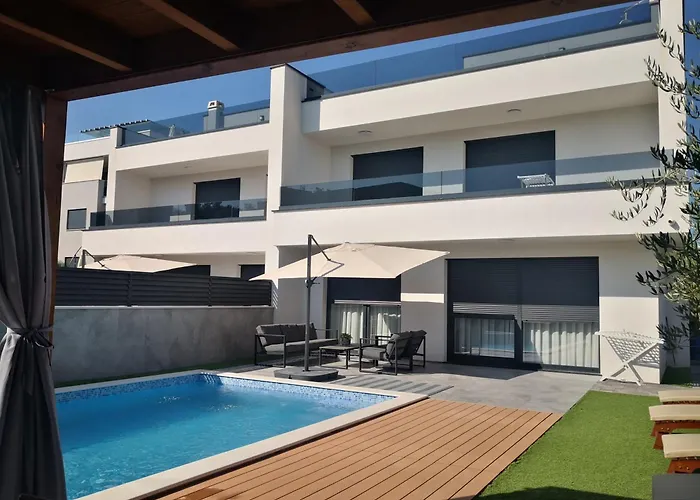 Lela - Heated Pool, Sauna, Bbq, Activities Vila