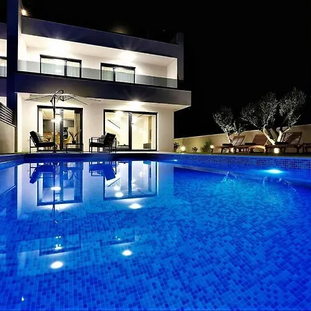 Lela - Heated Pool, Sauna, Bbq, Activities بريفلاكا