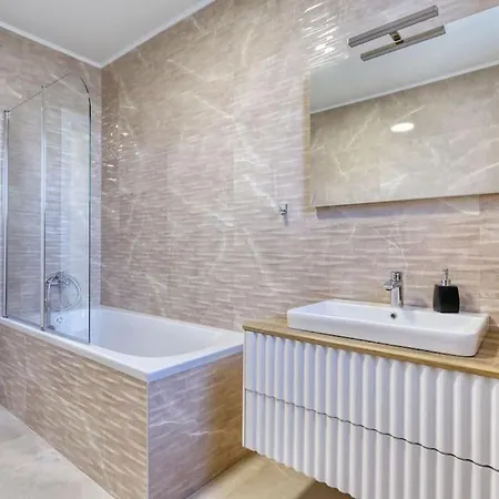 Lela - Heated Pool, Sauna, Bbq, Activities فيلة بريفلاكا