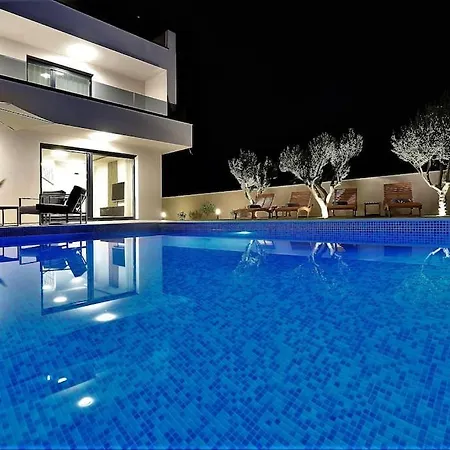 Lela - Heated Pool, Sauna, Bbq, Activities فيلة *